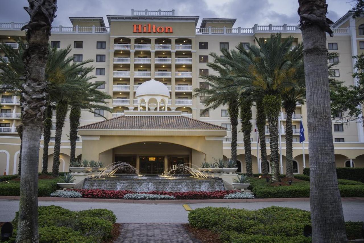 Отель Hilton St. Petersburg Carillon Park Экстерьер фото
