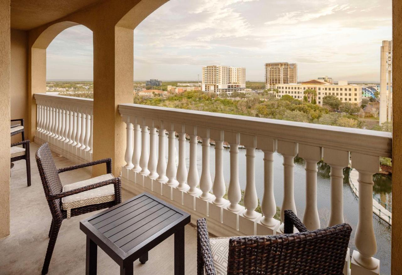 Отель Hilton St. Petersburg Carillon Park Экстерьер фото