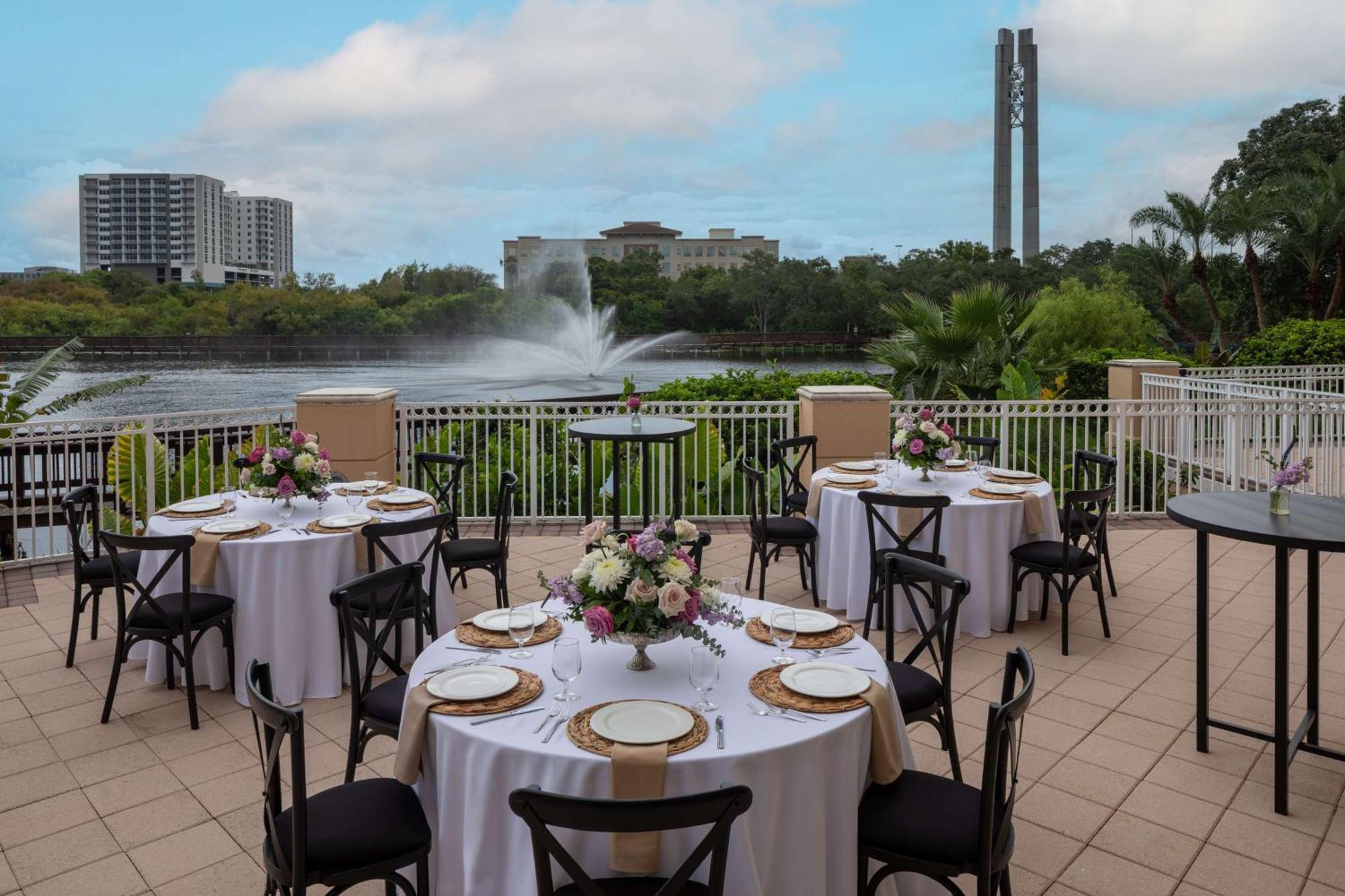 Отель Hilton St. Petersburg Carillon Park Экстерьер фото